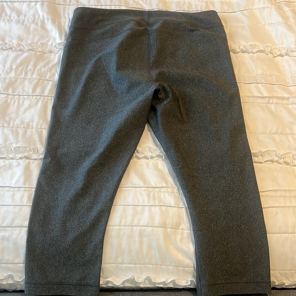 7 Under Armour Capri Leggings, Large - Picture 10 of 17